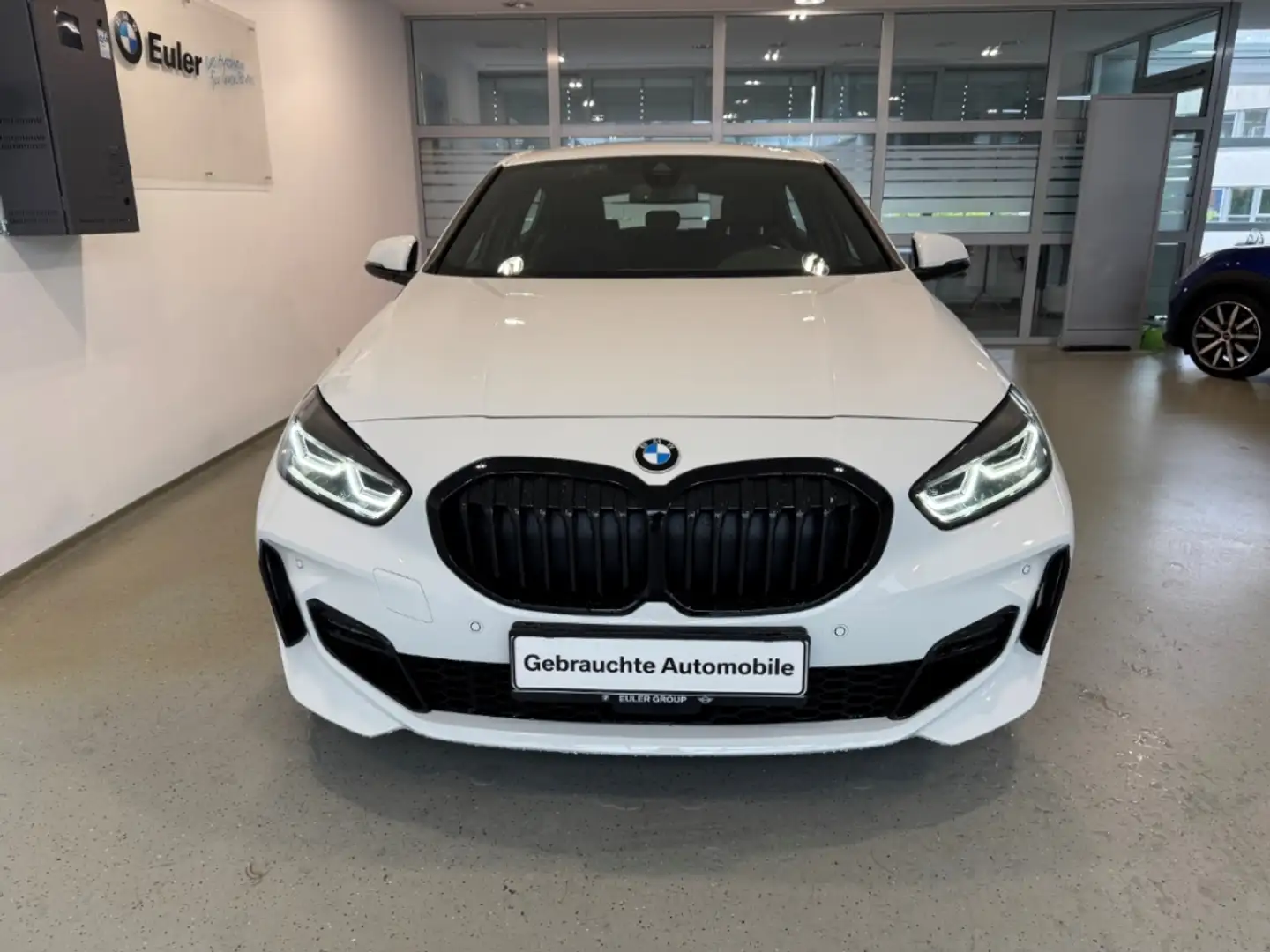 BMW 118 i 5-Türer M Sportpaket Navi LED Tempomat PDC Sitzh Weiß - 2
