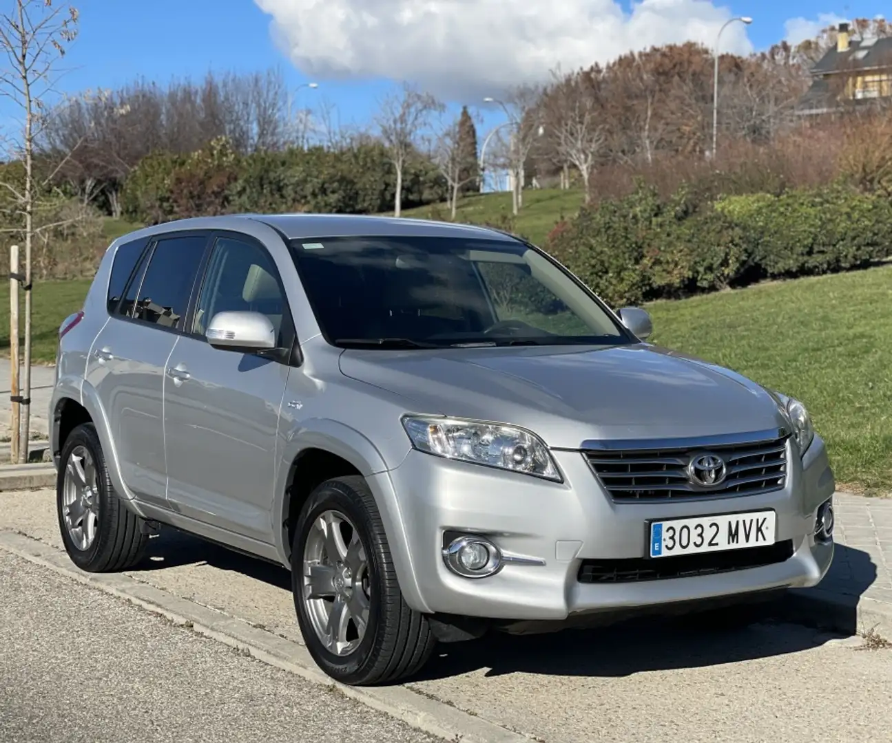 Toyota RAV 4 2.2D-CAT Executive 4x4 CS ADS Plateado - 1