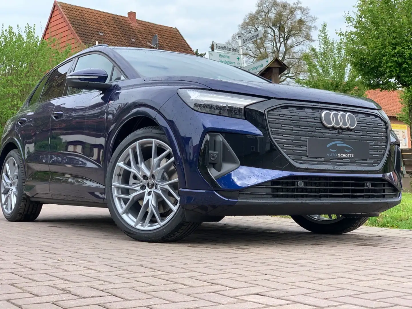Audi Q4 40 e-tron 3x  S-Line  21" Optik Paket sofort Blau - 1