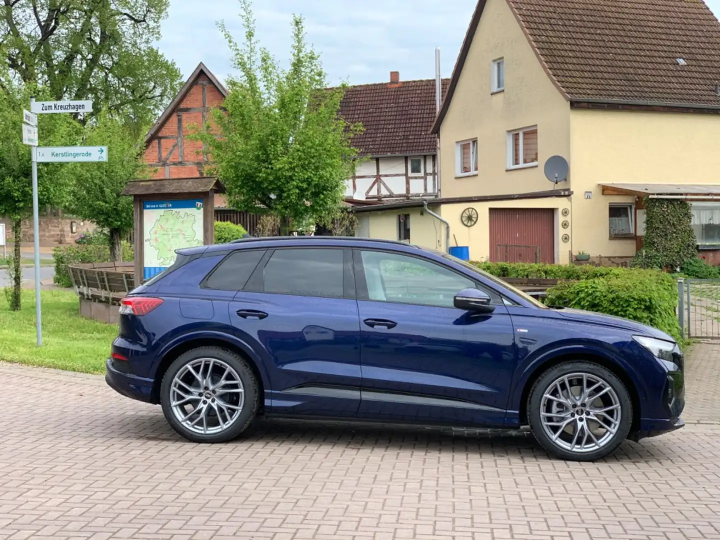 Audi Q4 40 e-tron 3x  S-Line  21" Optik Paket sofort Azul - 2