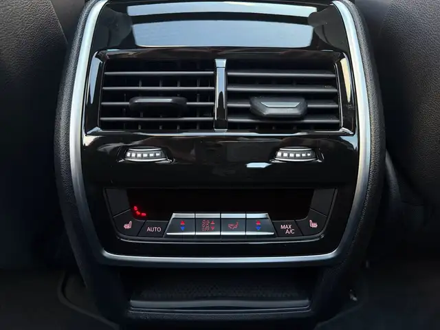 BMW X7 view 7