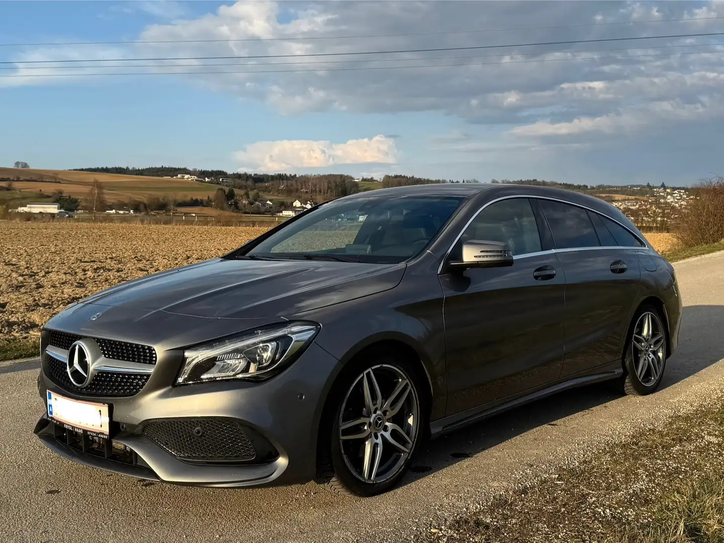 Mercedes-Benz CLA 220 CLA 220 d Shooting Brake Aut. 4MATIC AMG Line Grau - 1