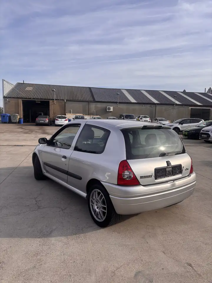 Renault Clio 2.0i 16v Sport, foto 2