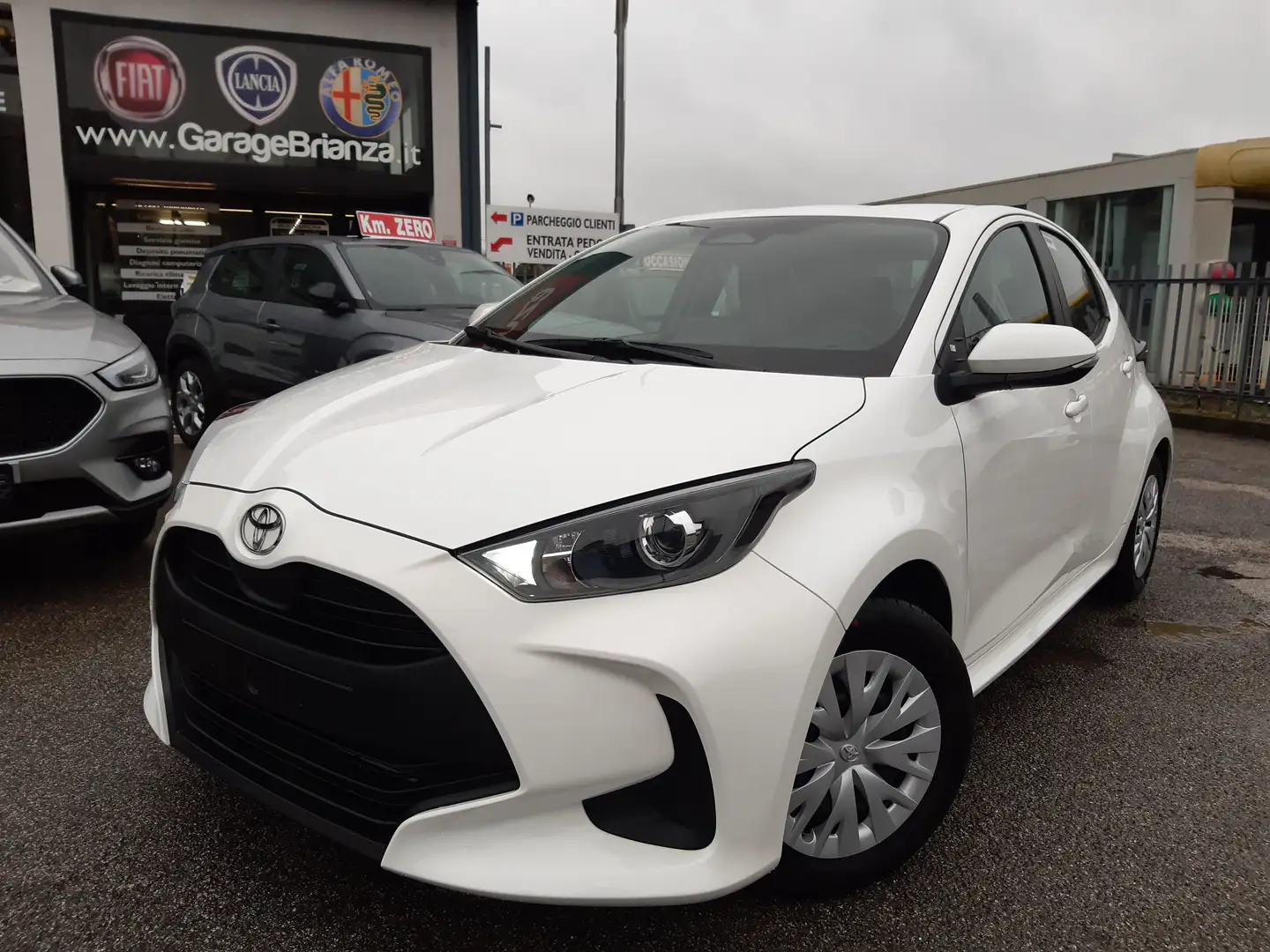 Toyota Yaris 1.5 MHEV Active IN ARRIVO Bianco - 1
