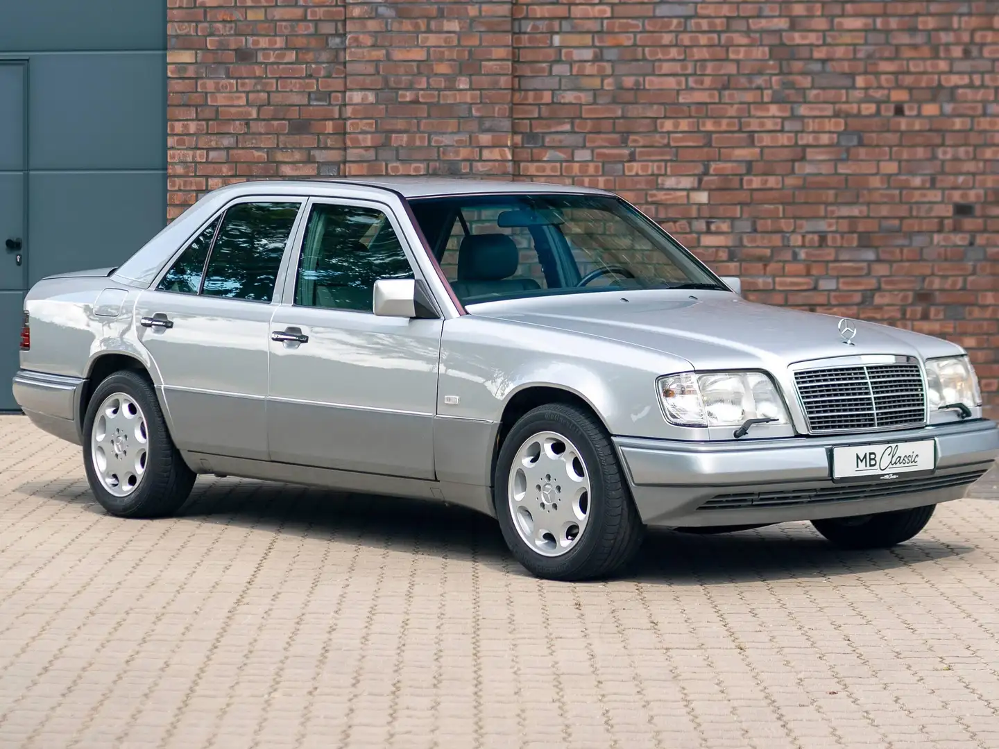 Mercedes-Benz E 420 W124, H-Zulassung, prominenter Vorbesitz mit nur 92.400 KM Silber - 1