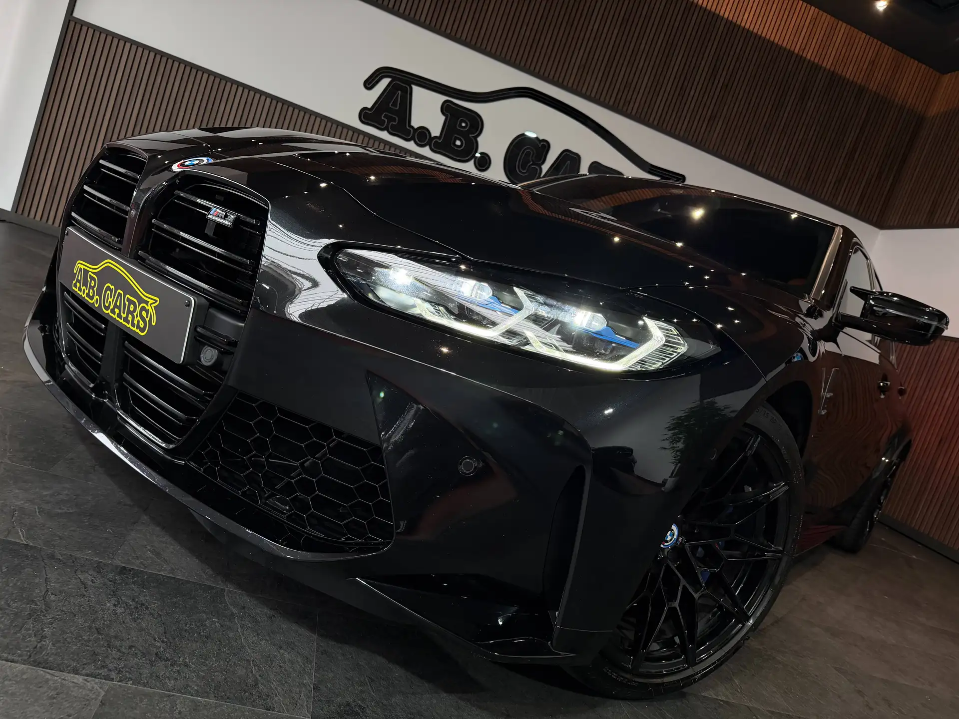 BMW M3 Sedan 2025 검정 사진 8