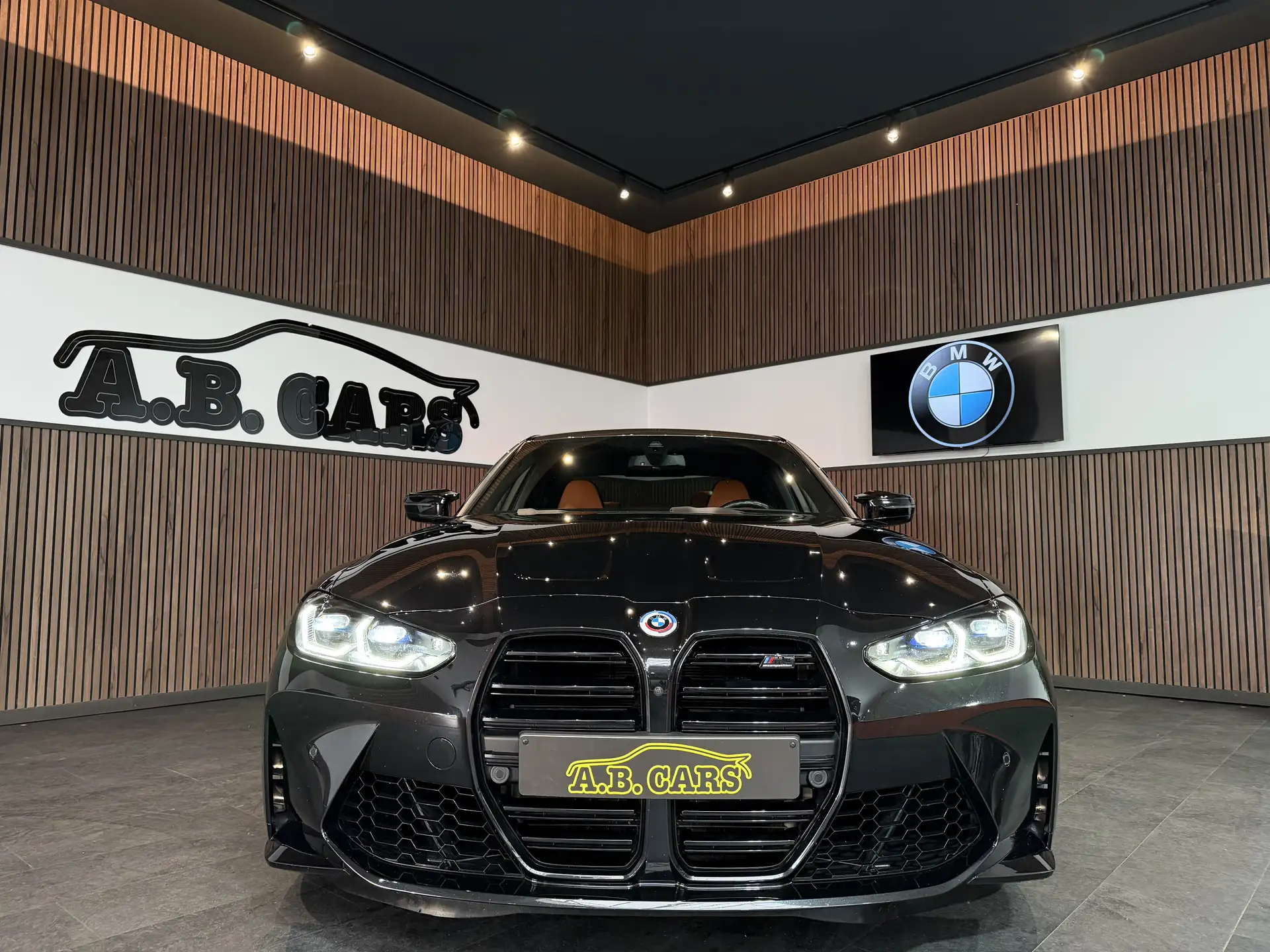 BMW M3 Sedan 2025 검정 사진 2