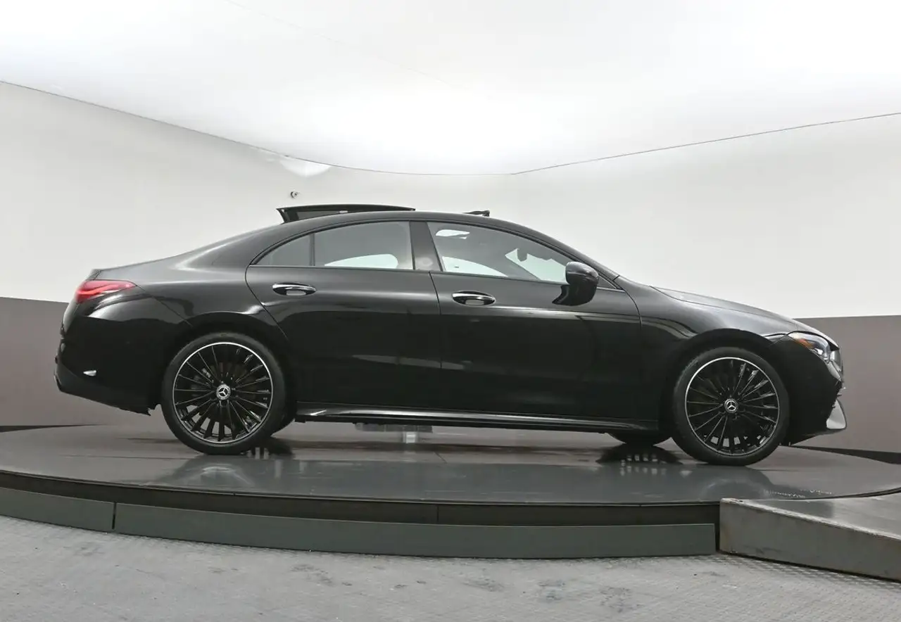 Mercedes-Benz CLA снимка Mercedes-Benz CLA