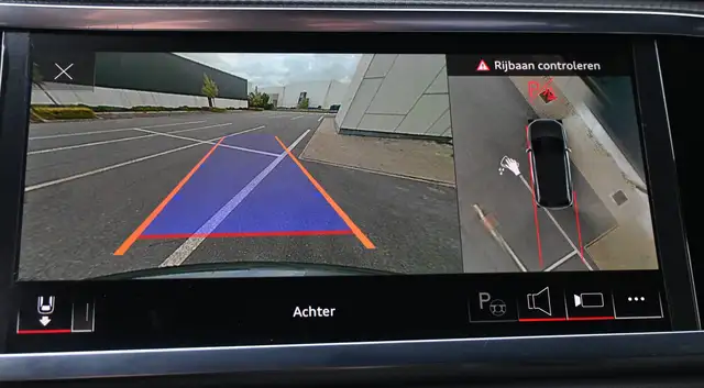 Audi Q3 view 14