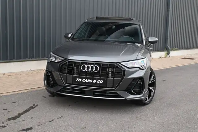 Audi Q3 view 6