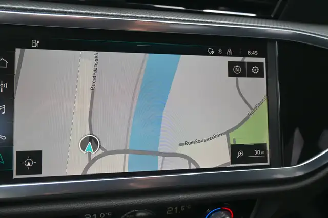 Audi Q3 view 15