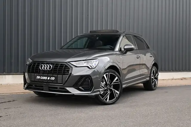Audi Q3 view 2