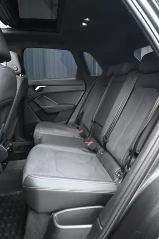 Audi Q3 view 11