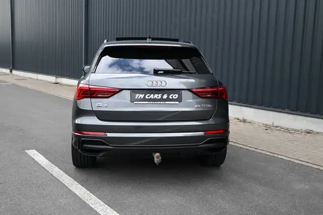 Audi Q3 view 7