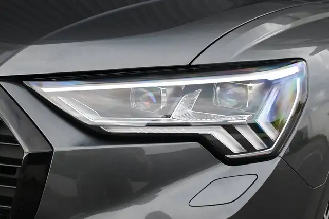 Audi Q3 view 12