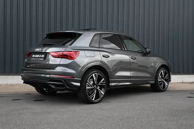 Audi Q3 view 4