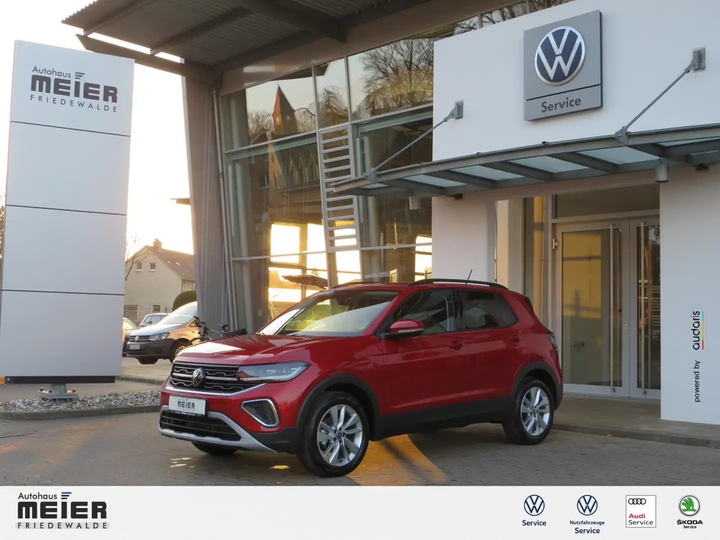 Volkswagen T-Cross Life 1.5TSI DSG AHK Matrix Kamera APP Rood - 1