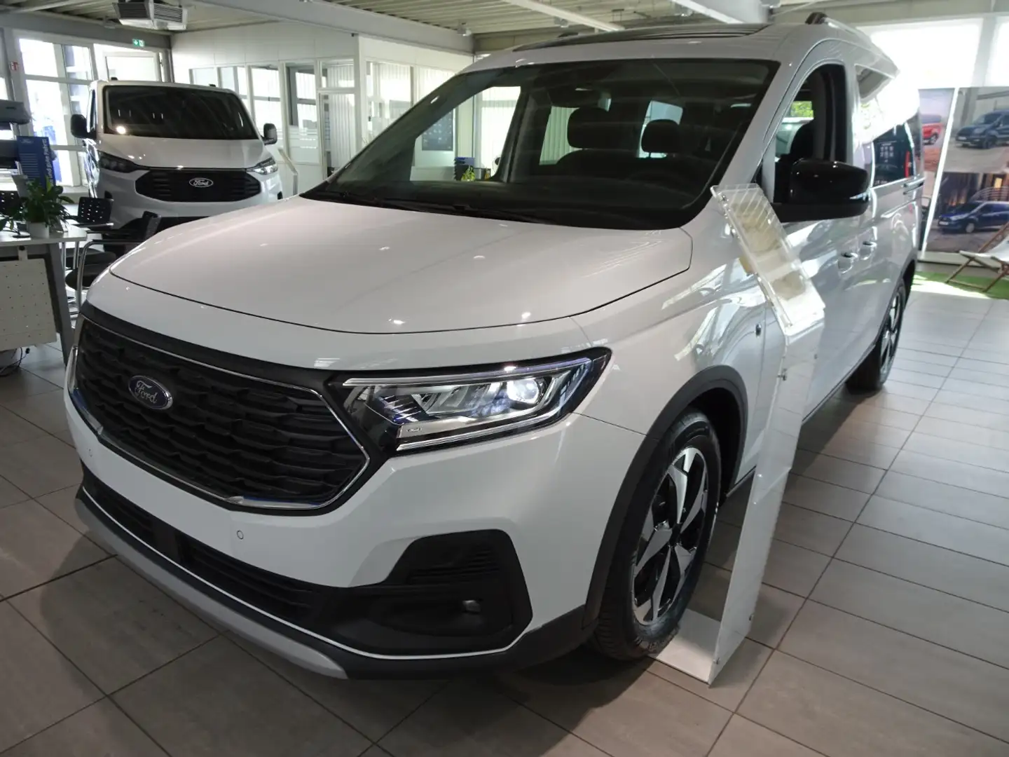 Ford Grand Tourneo Connect Active 1.5 PHEV 7-SITZER Biały - 2