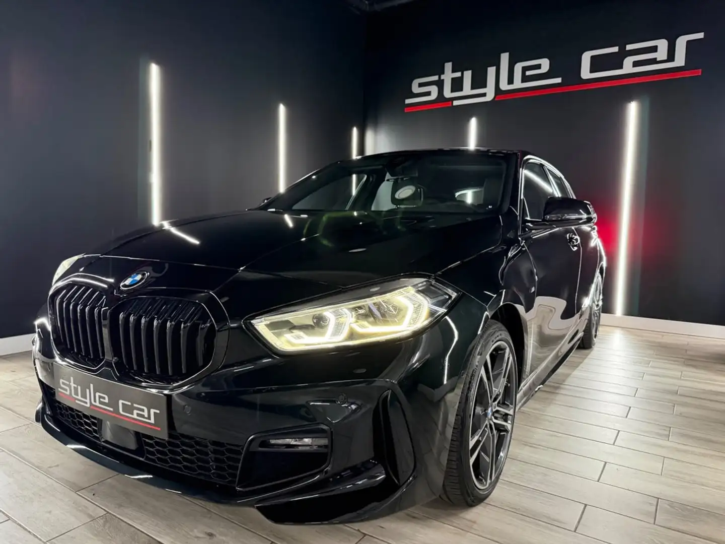 BMW 118 118iA Negro - 1