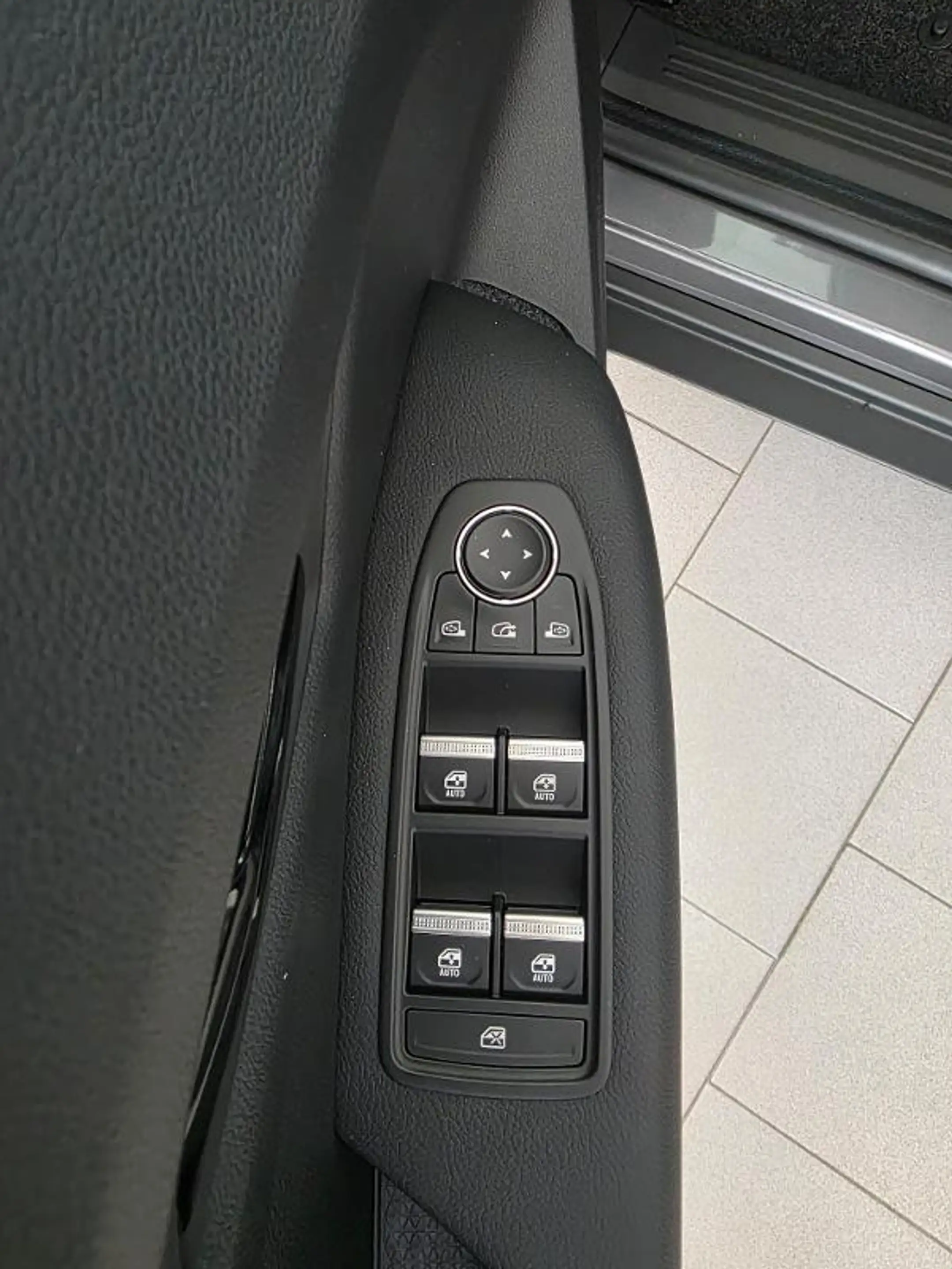 Mitsubishi Eclipse Cross Diamant PLUS 87 kWh (22kW) — photo 4