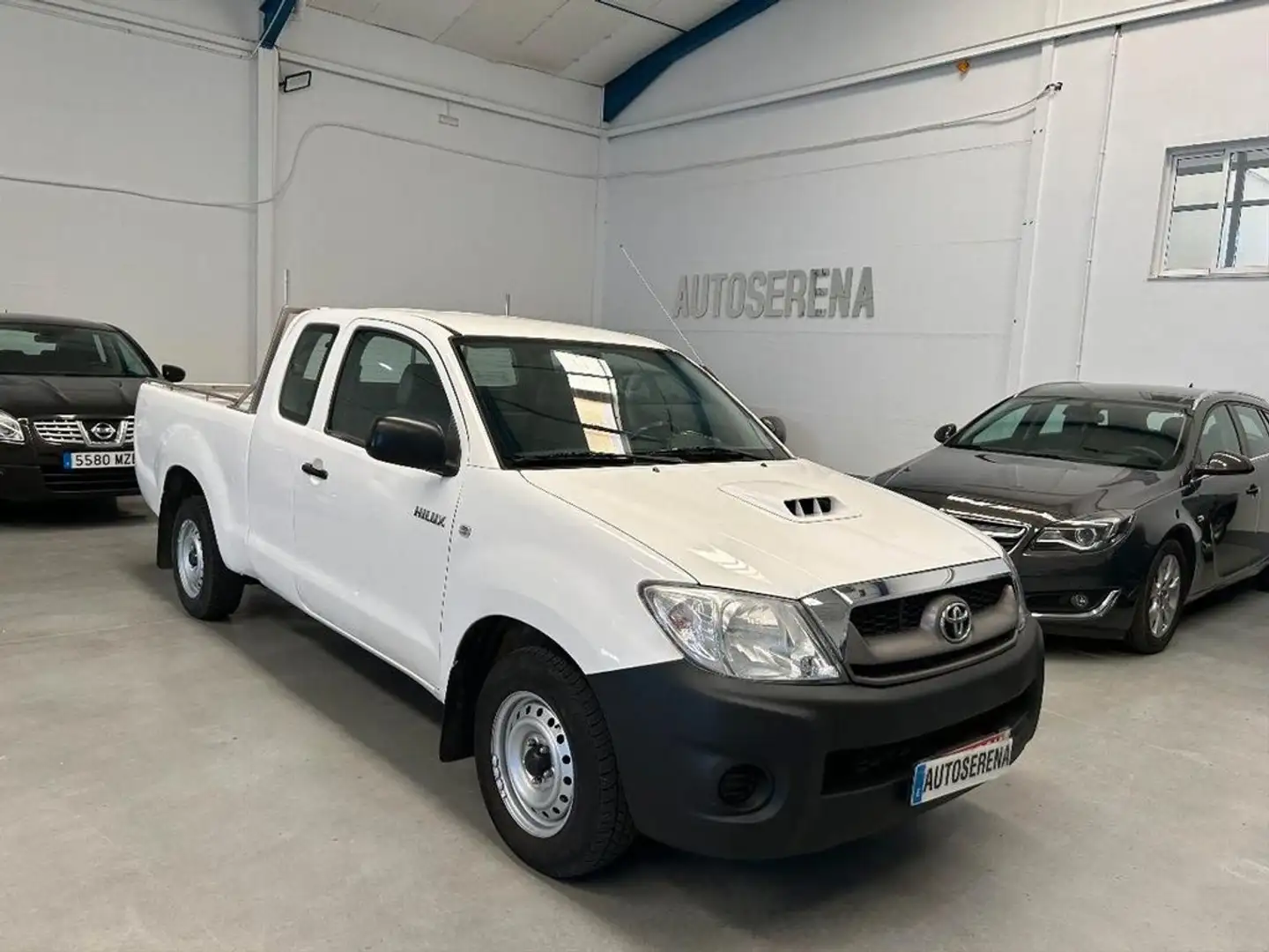 Toyota Hilux 2.5 D4D Cabina Doble GX Weiß - 1
