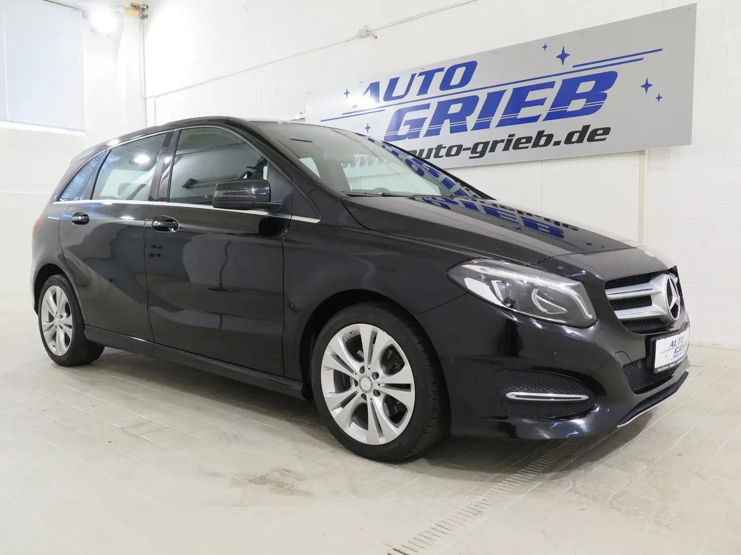 Mercedes-Benz B 180 B 180, LED, Navi, PDC, Teilleder, Alu Schwarz - 1