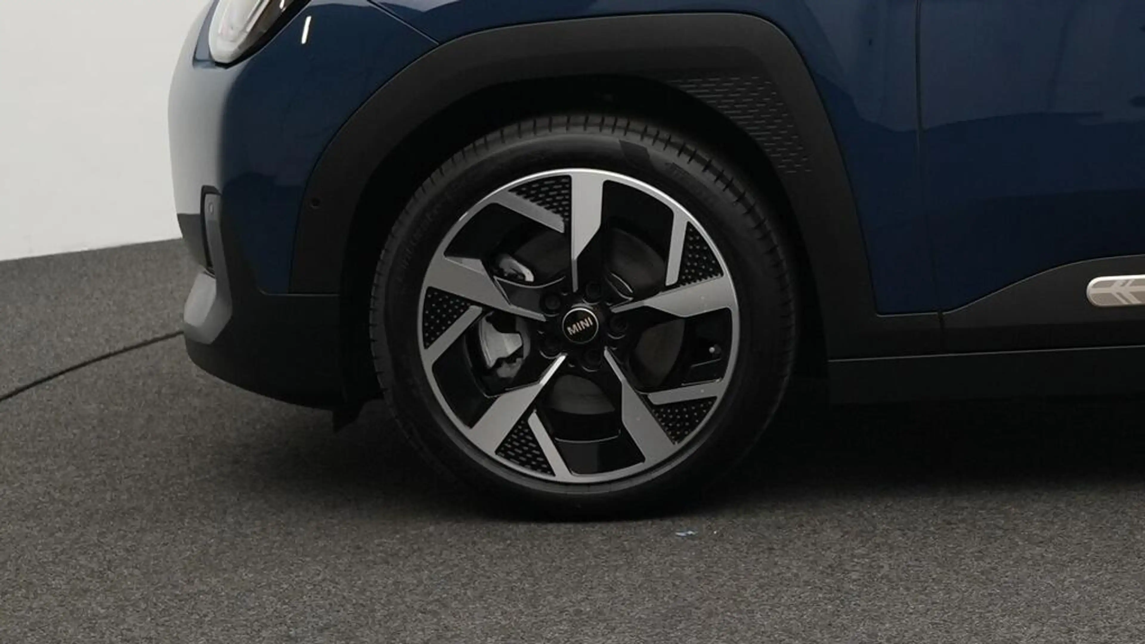 MINI Aceman Classic Trim — photo 10