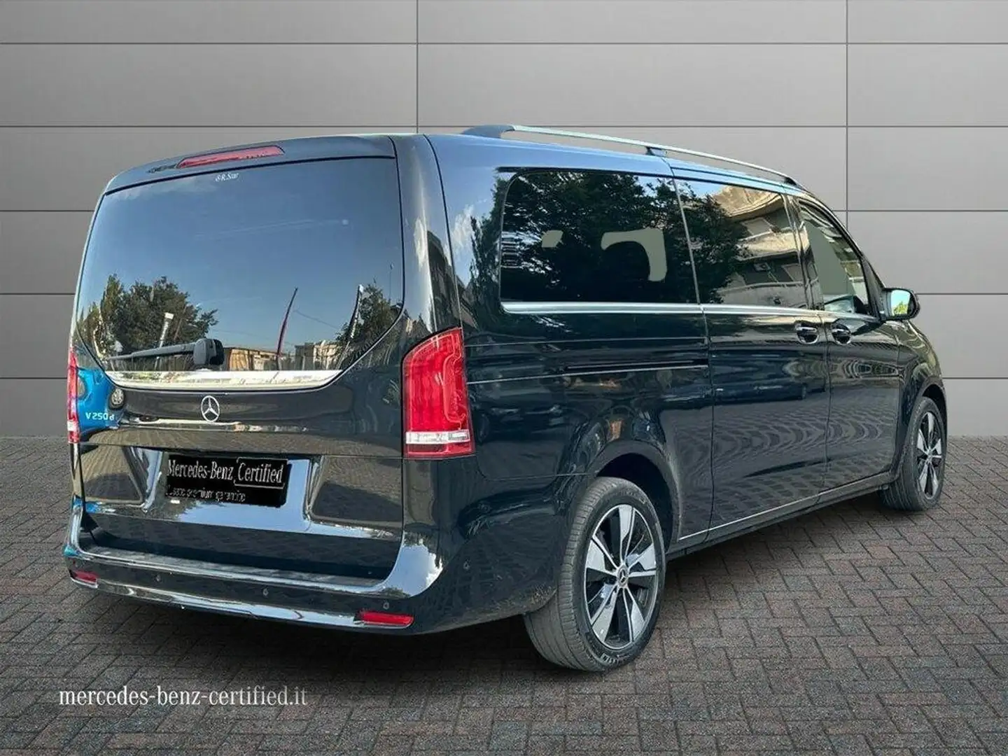 Mercedes-Benz V 250 Extralong d Premium auto Nero - 2