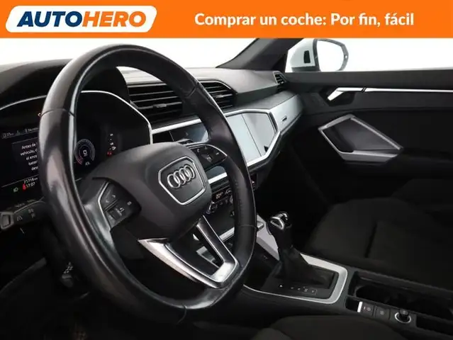 Audi Q3 view 12