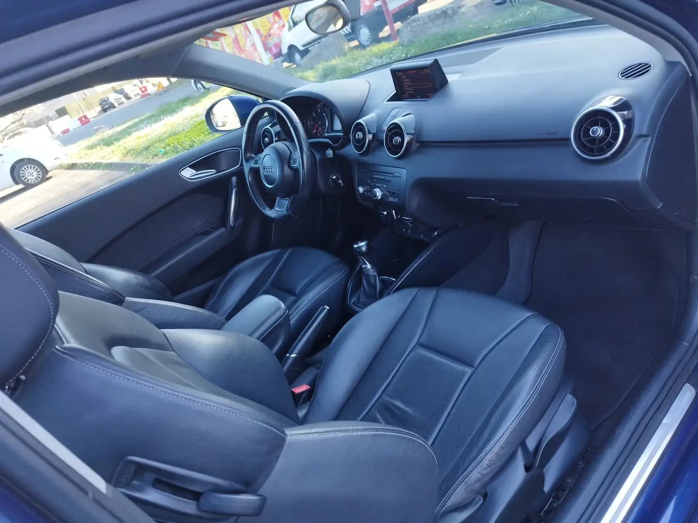 Audi A1 A1 1.6 TDI 105 Ambition Luxe Bleu - 2