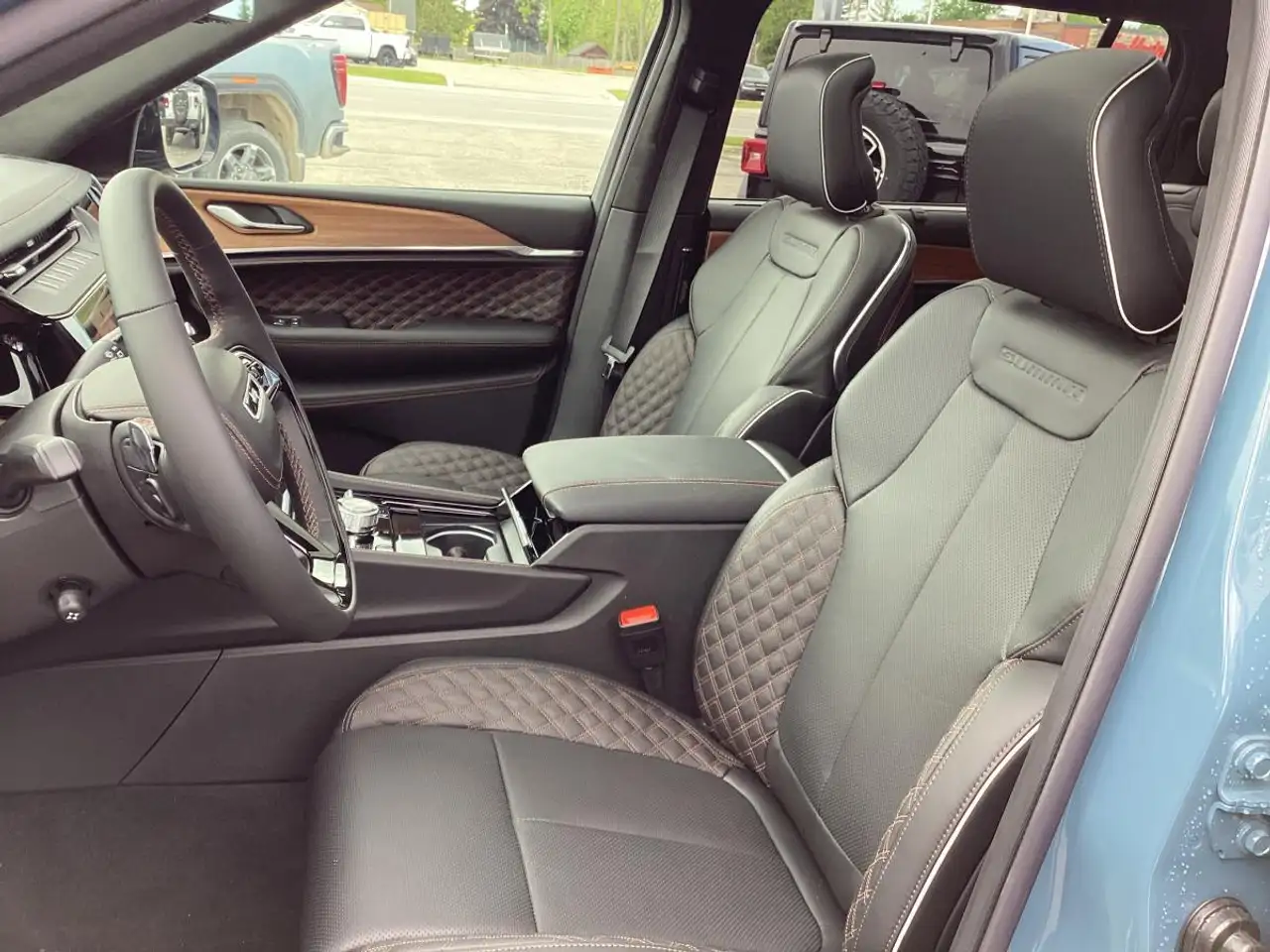 Jeep Grand Cherokee снимка Jeep Grand Cherokee