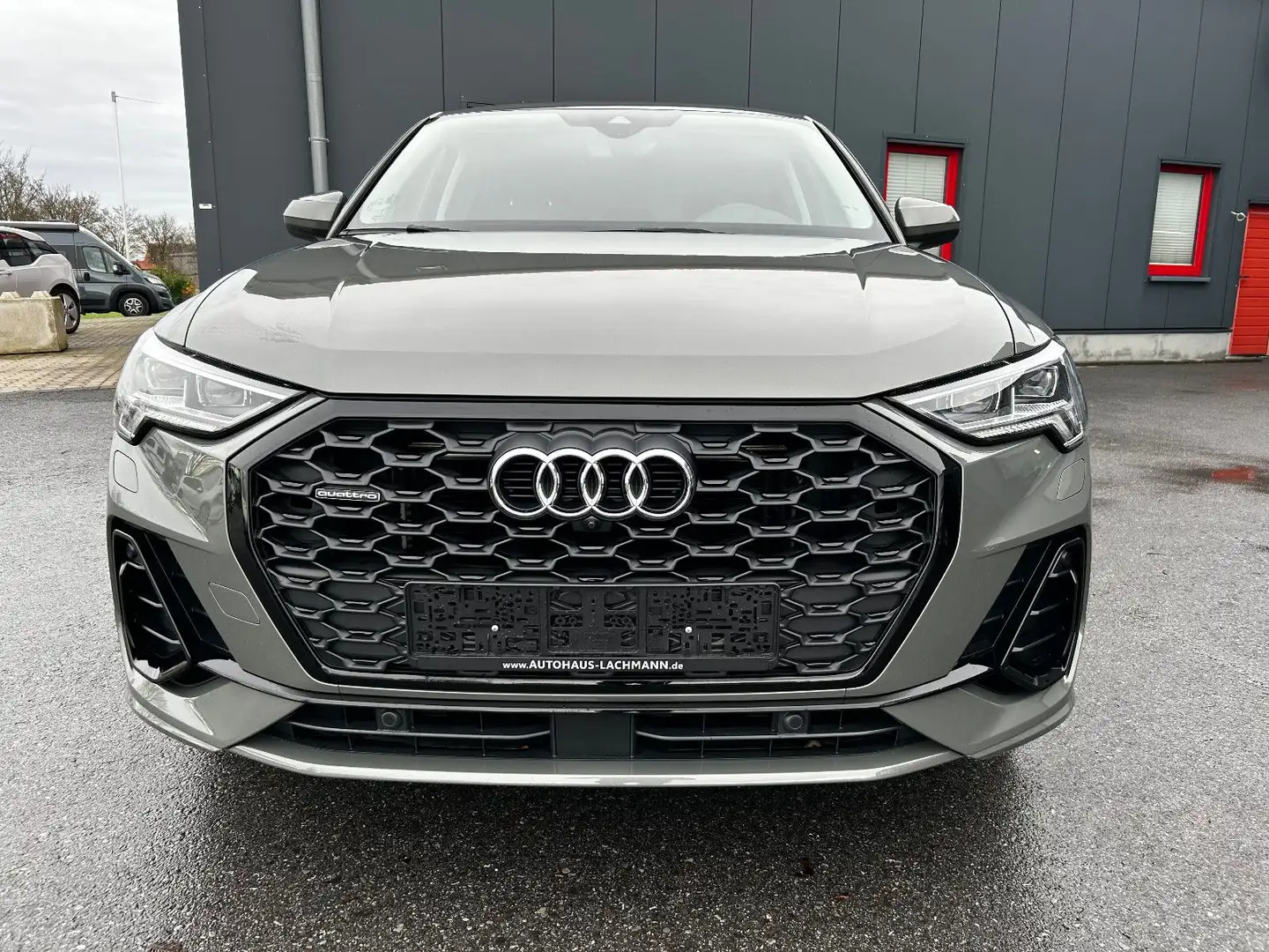 Audi Q3 40 TFSI  Sportback quattro S line, Matr, ACC! Gris - 2