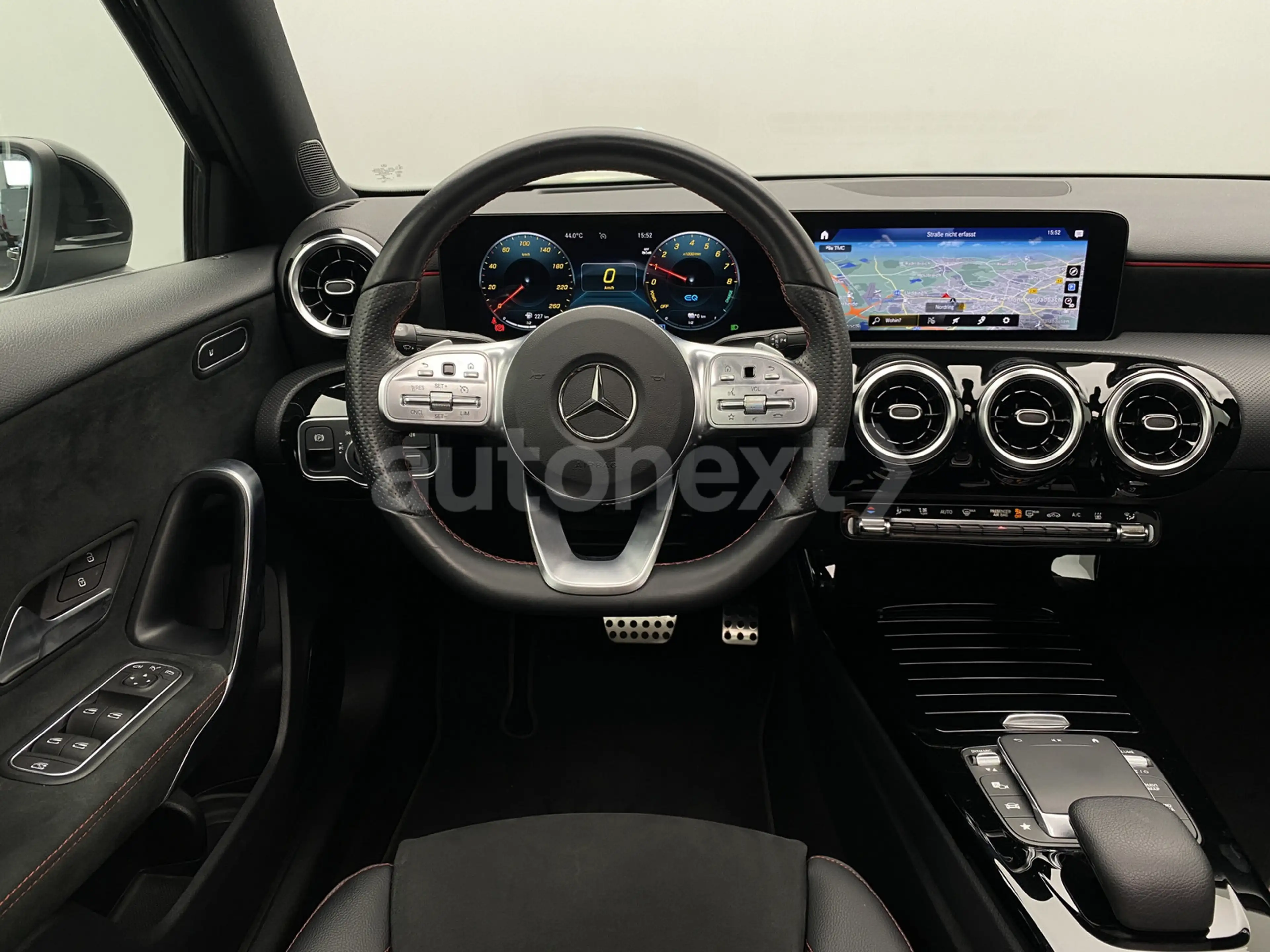 Mercedes-Benz A 250 e Limo *2x AMG Line* Panorama+Head-Up (0418) — photo 17