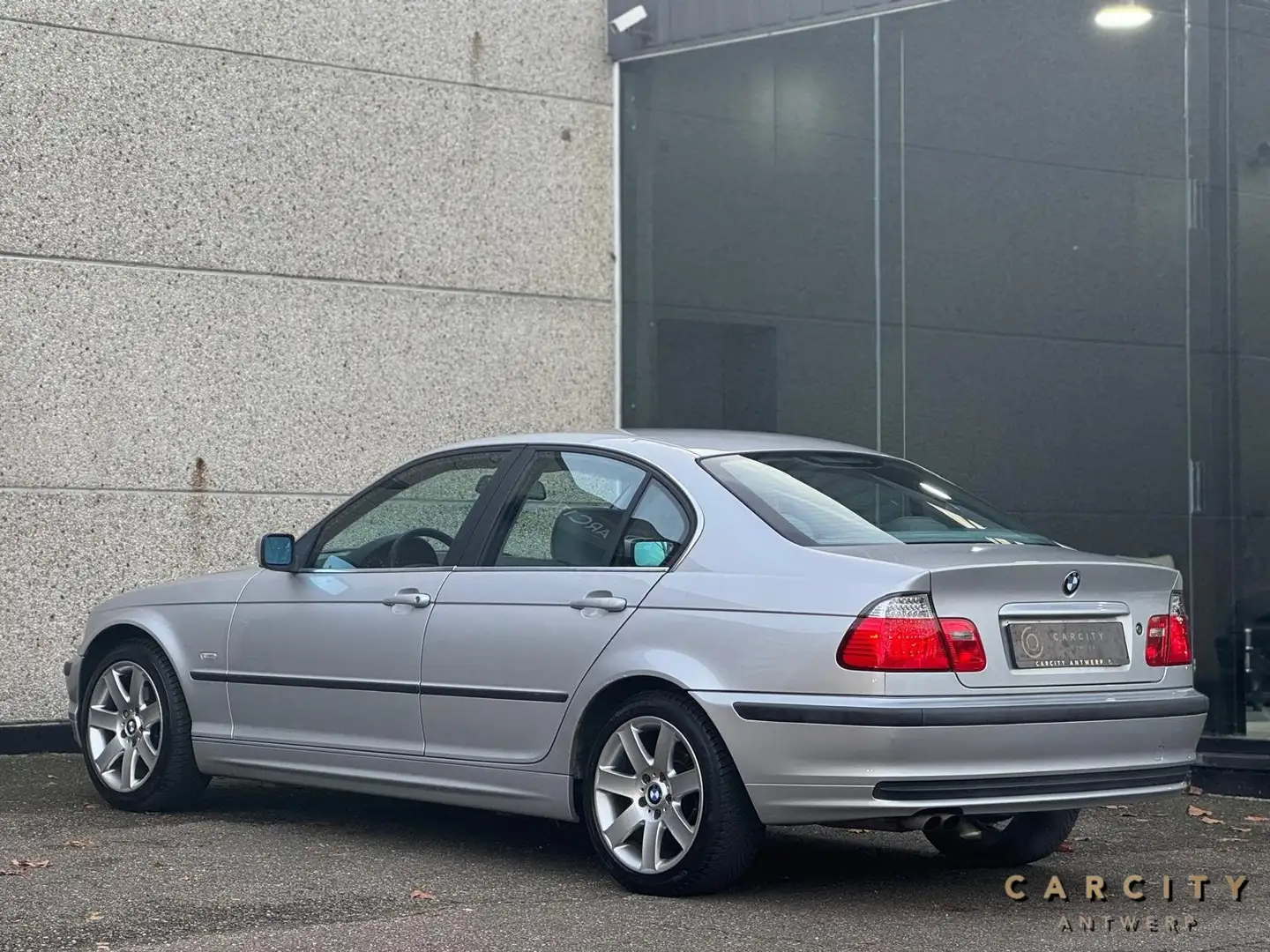 BMW 323 i E46 V6 | OPEN DAK | AIRCO | ZETELVERWARMING | Argent - 2