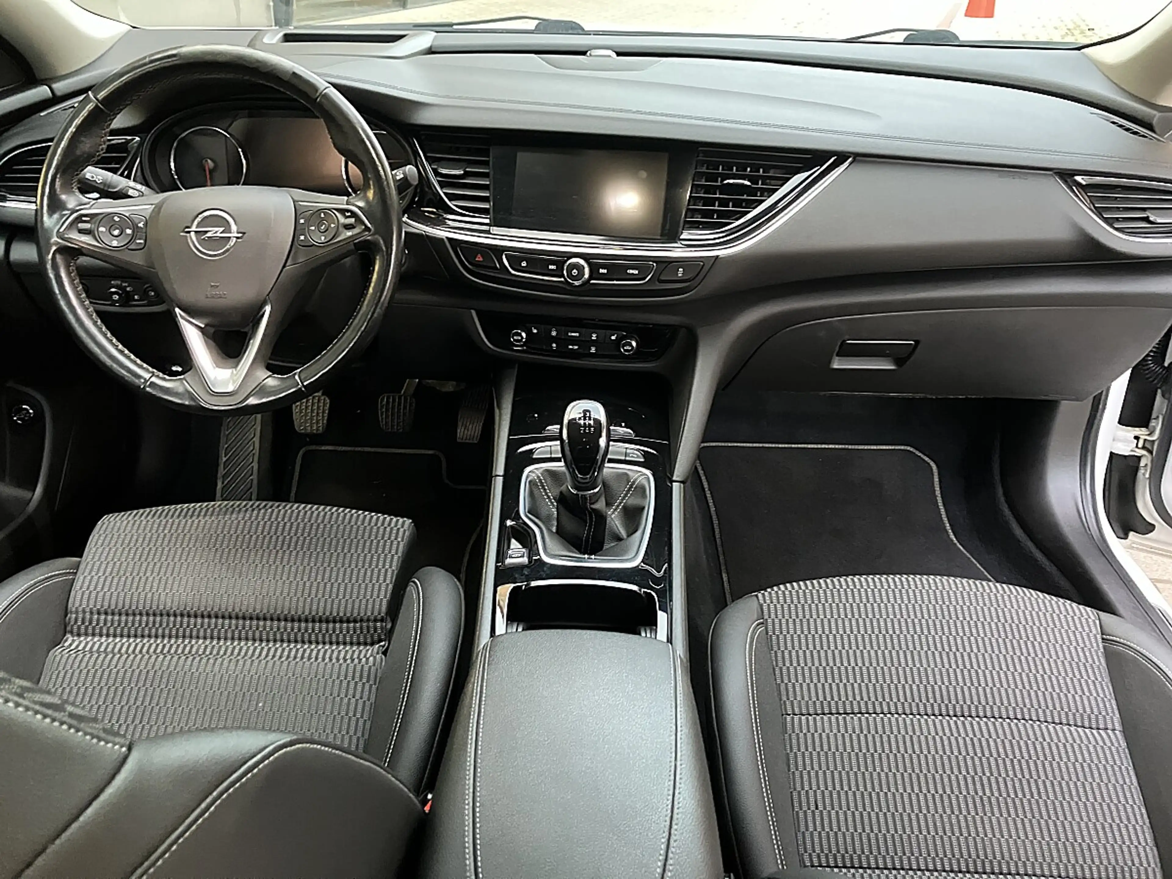 Opel Insignia 1.5 Turbo Innovation — photo 6