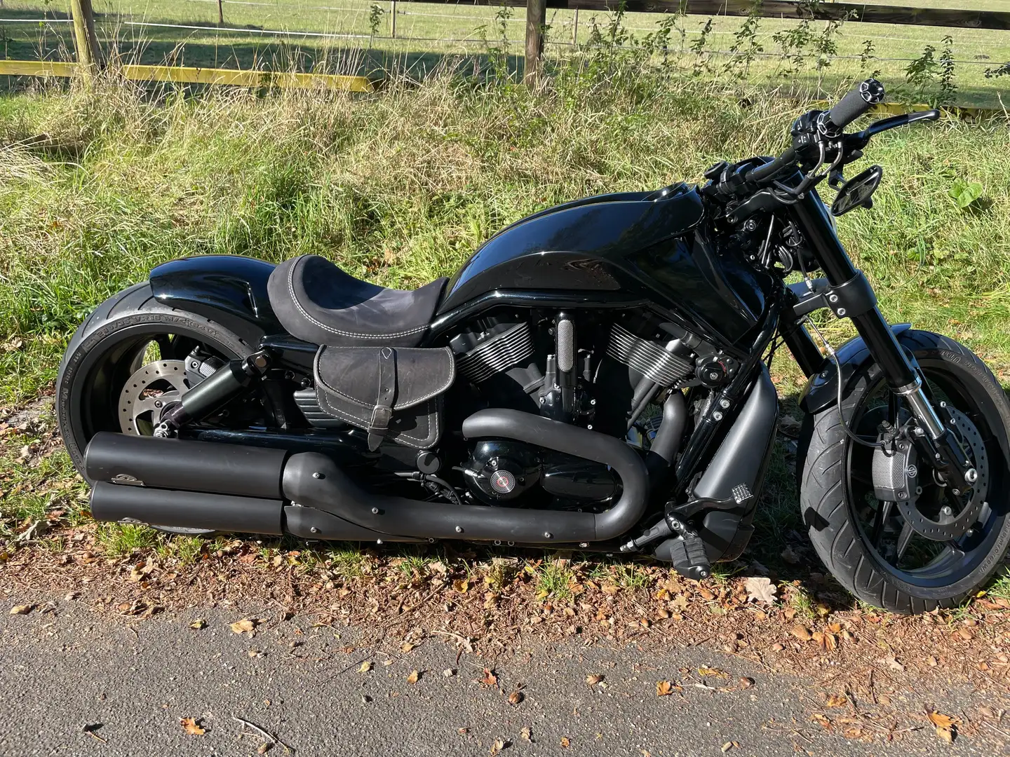 Harley-Davidson V-Rod Night Rod Spezial Noir - 2
