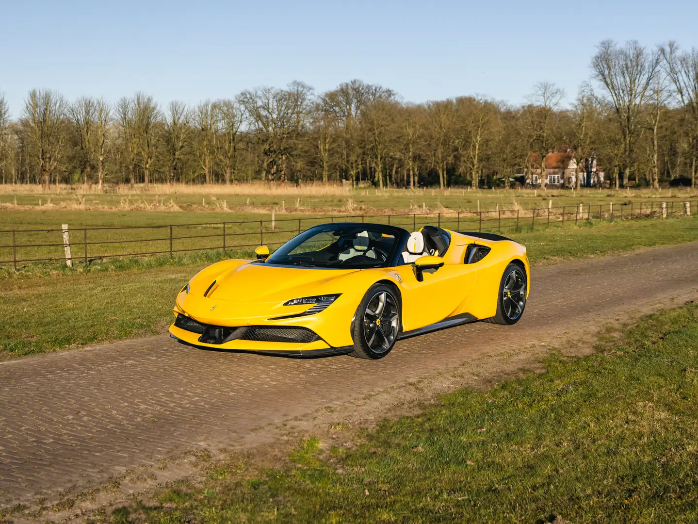 Ferrari SF90 Spider 4.0 V8 Assetto Fiorano, Giallo Triplo Strato, JBL, Galben - 1