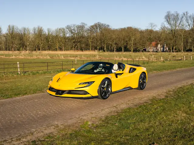 Ferrari SF90 Spider 4.0 V8 Assetto Fiorano, Giallo Triplo Strato, JBL,