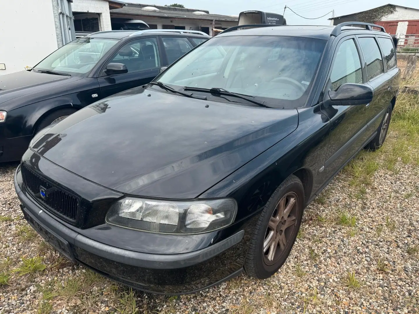 Volvo V70 2.4 Kombi Benzin Automatik KLIMA*LEDER*TÜV Schwarz - 1