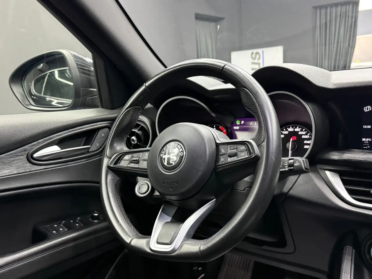 Alfa Romeo Stelvio 2022 — фото 10