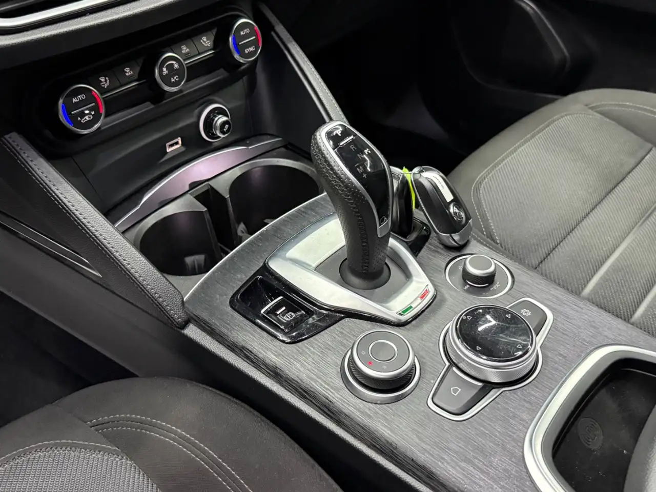 Alfa Romeo Stelvio 2022 — фото 15