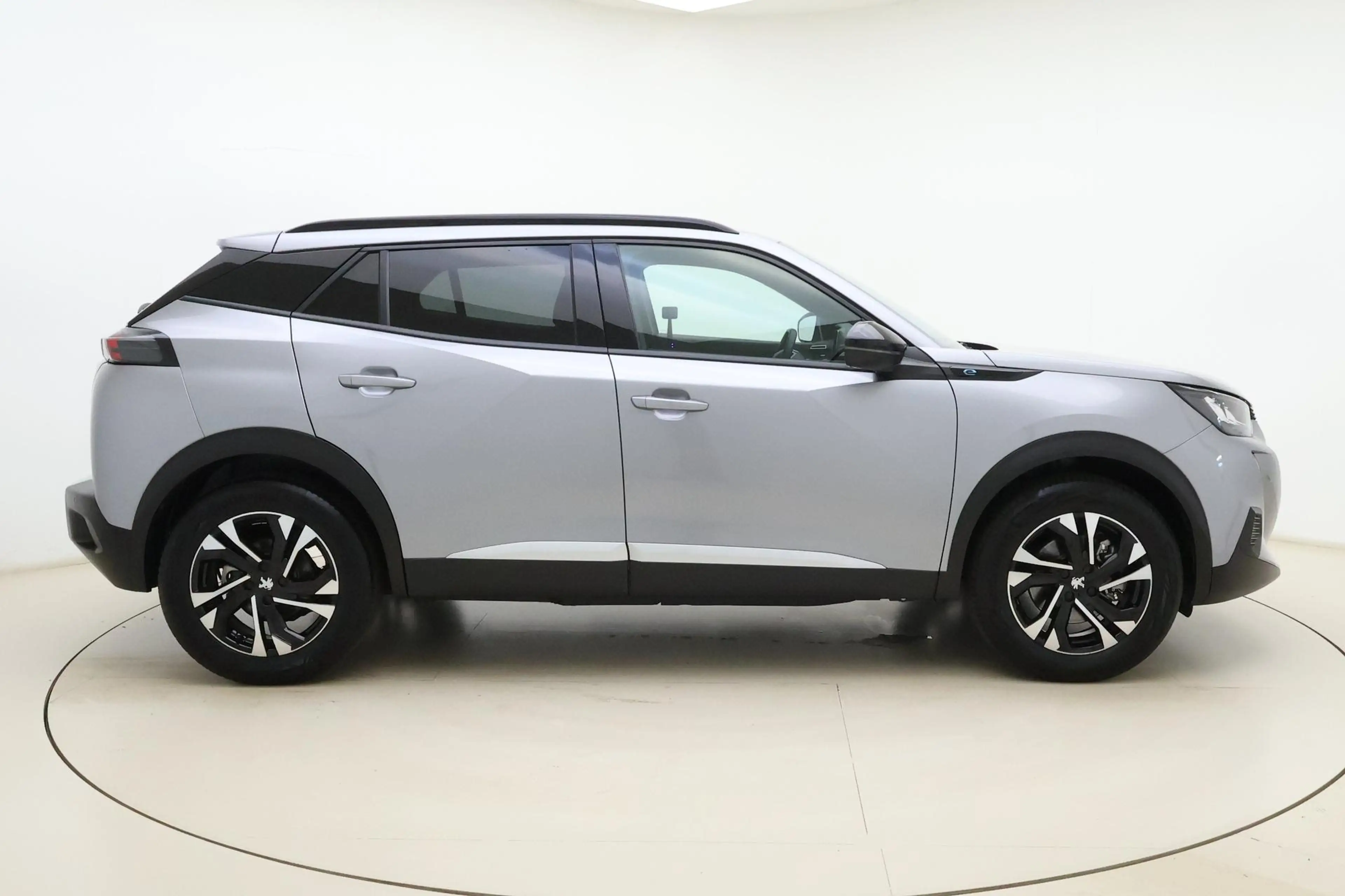 Peugeot e-2008 EV Allure 50 kWh 100% SOH l Apple Carplay/Android — photo 9