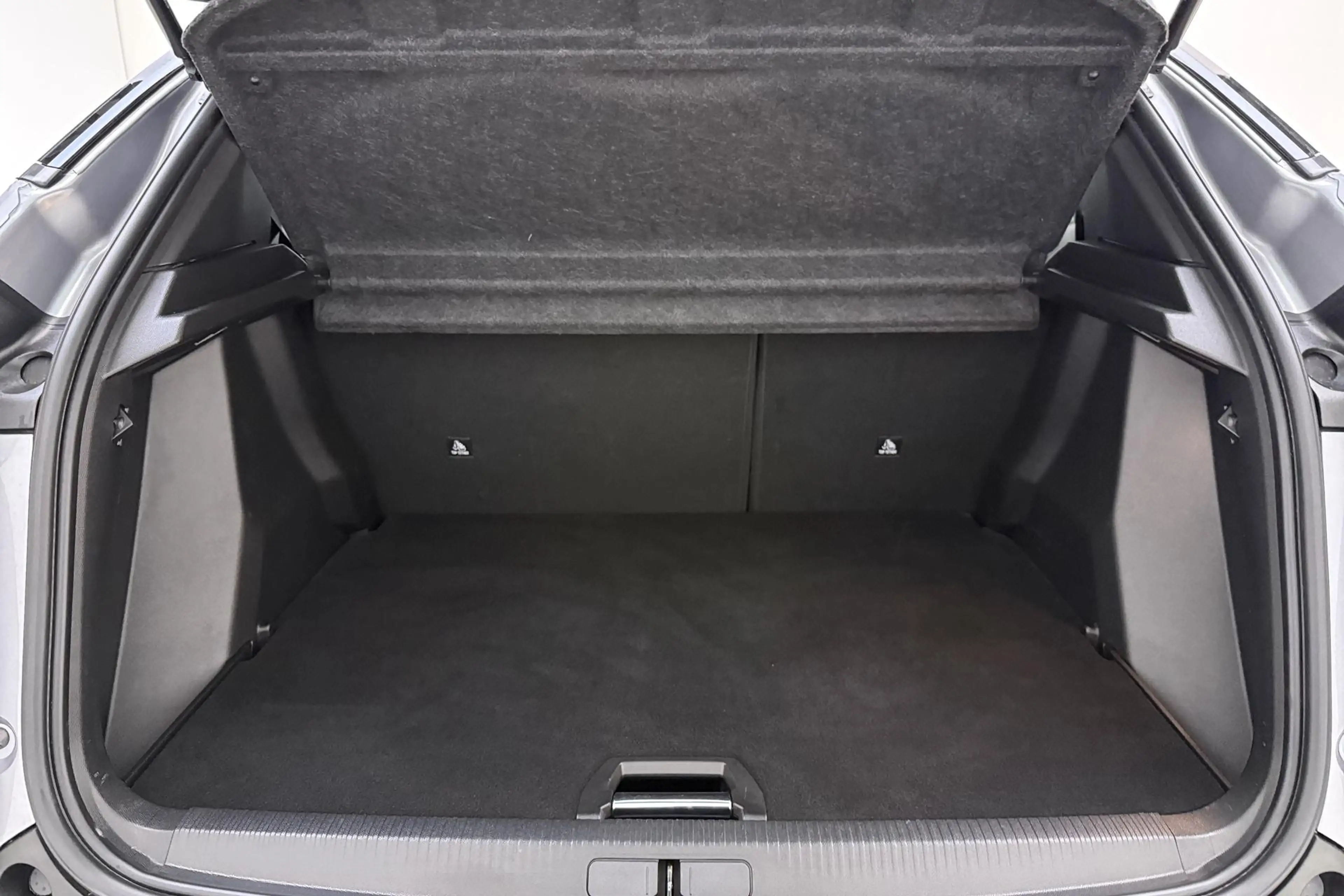Peugeot e-2008 EV Allure 50 kWh 100% SOH l Apple Carplay/Android — photo 7