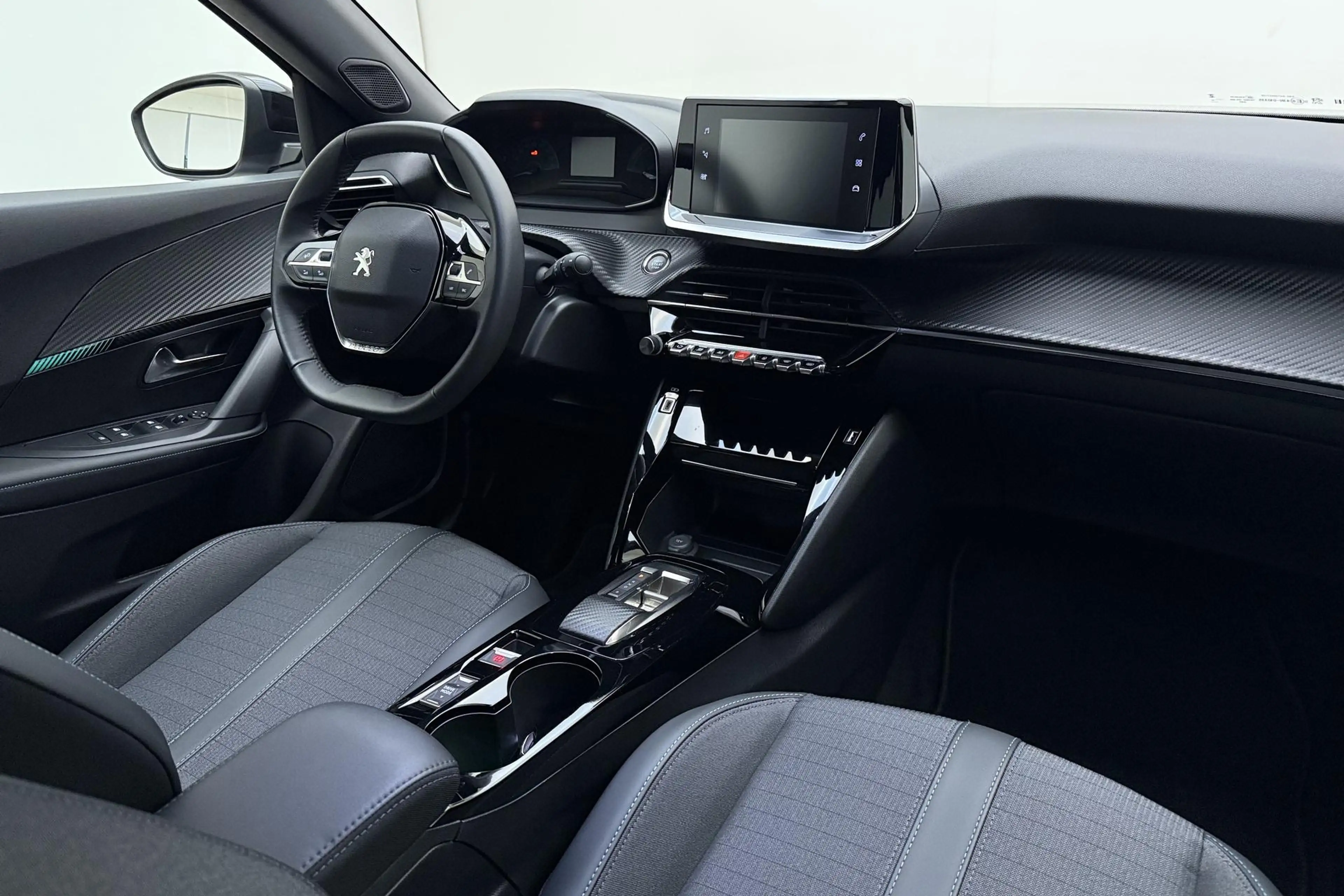Peugeot e-2008 EV Allure 50 kWh 100% SOH l Apple Carplay/Android — photo 14