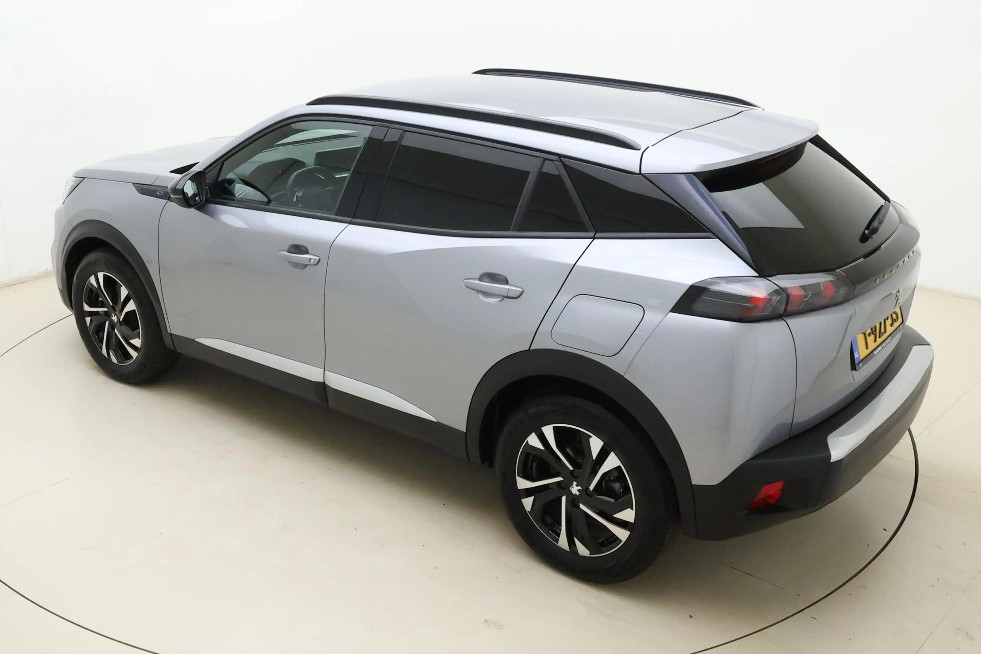 Peugeot e-2008 EV Allure 50 kWh 100% SOH l Apple Carplay/Android — photo 4