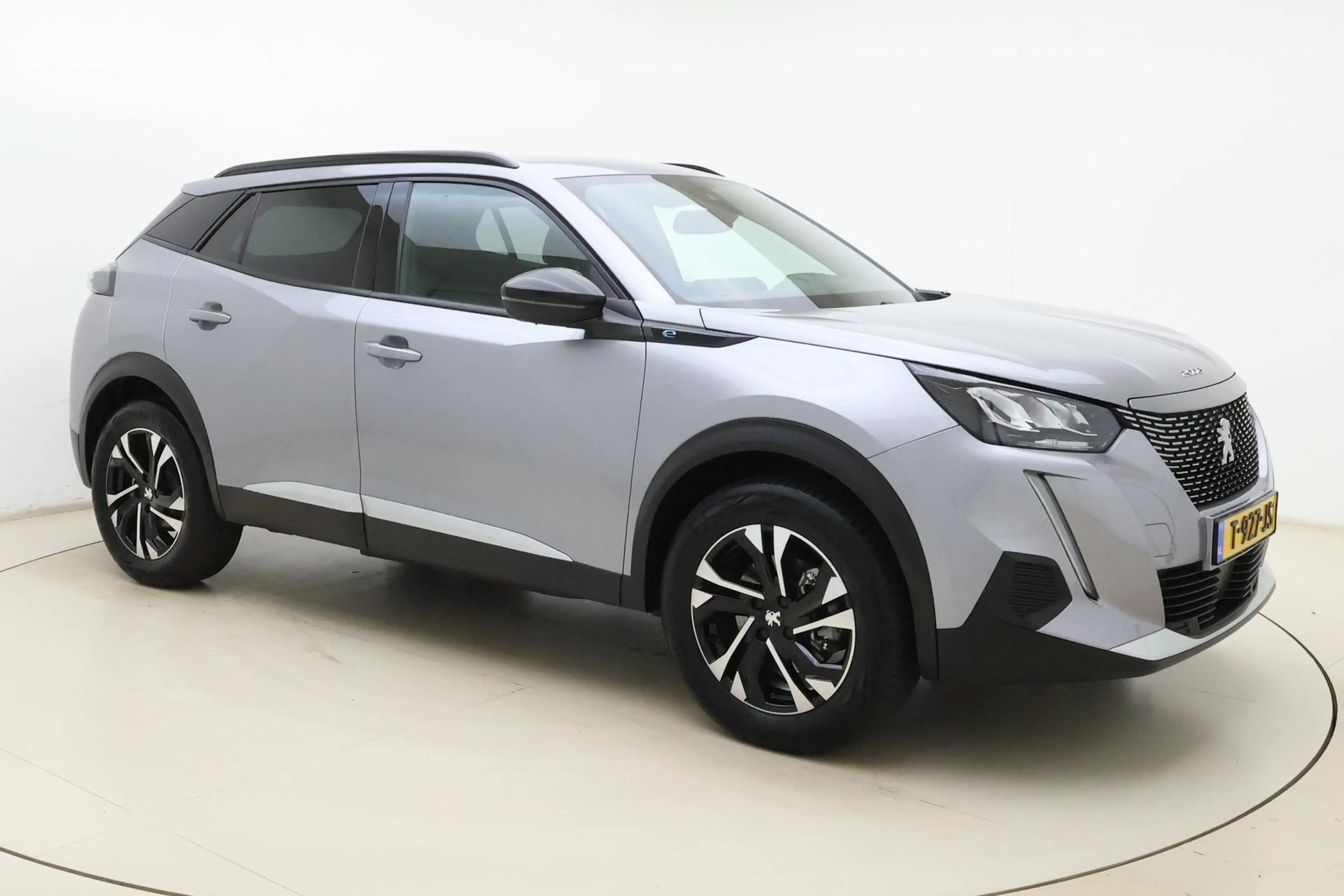 Peugeot e-2008 EV Allure 50 kWh 100% SOH l Apple Carplay/Android — photo 8