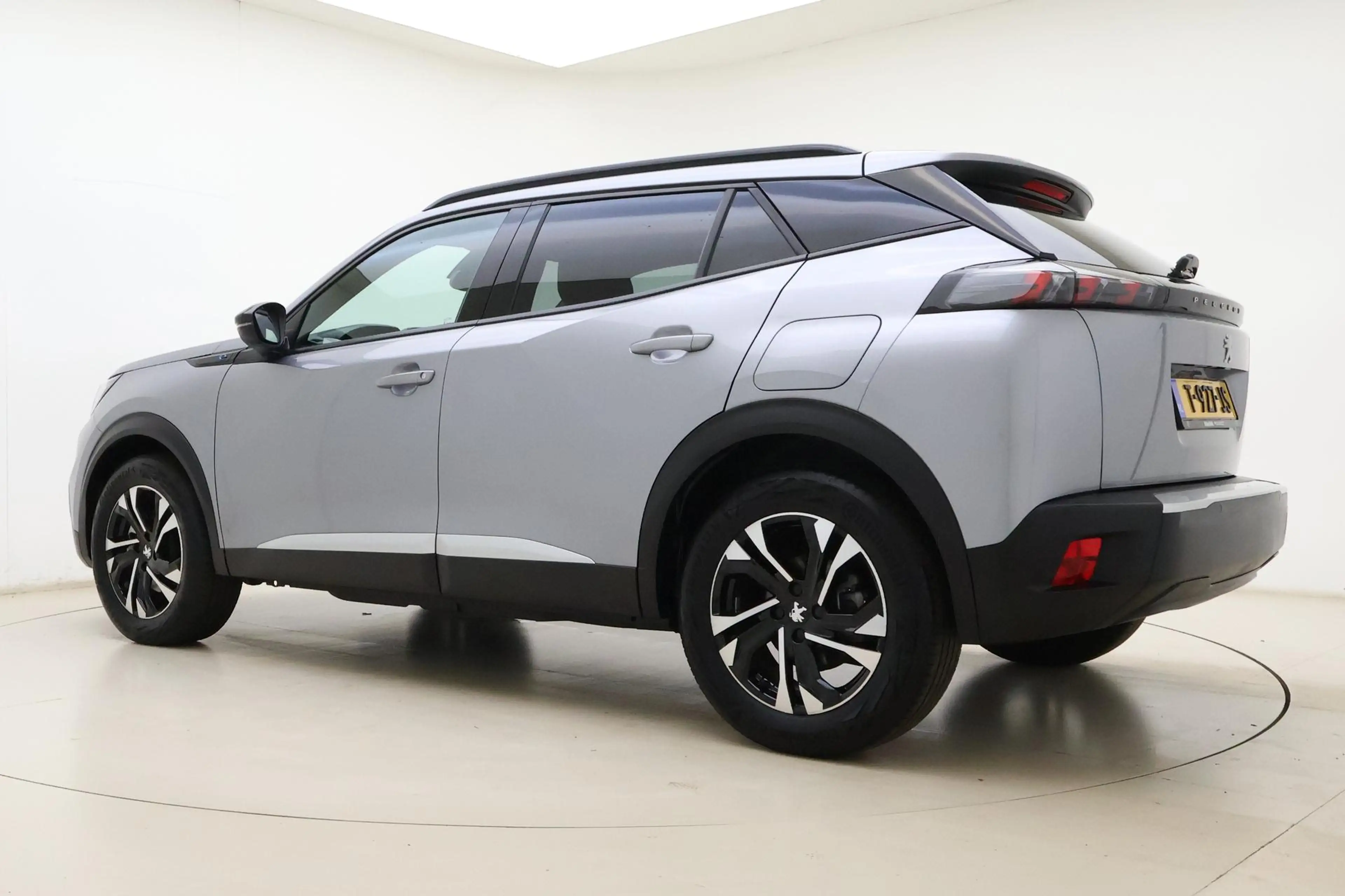 Peugeot e-2008 EV Allure 50 kWh 100% SOH l Apple Carplay/Android — photo 12