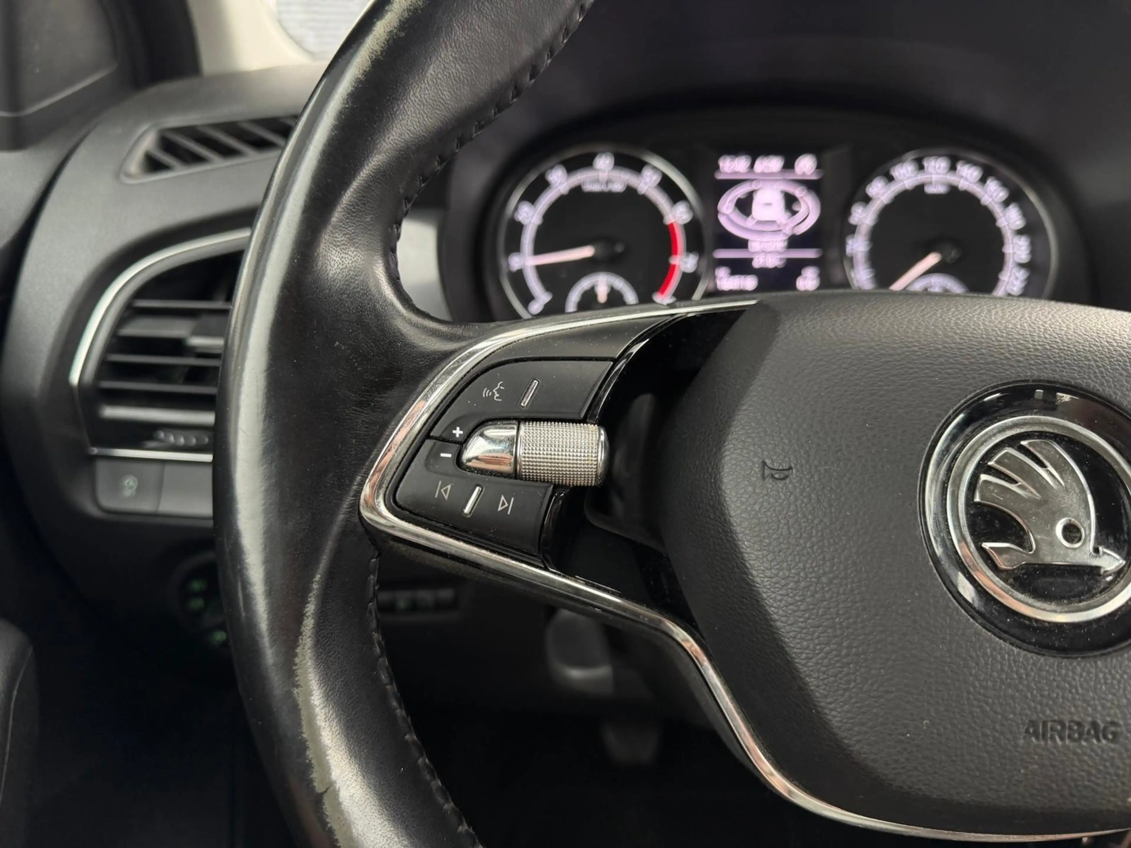 Skoda Fabia Combi 1.0 TSI Business Edition | CarPlay | Trekhaa — photo 11