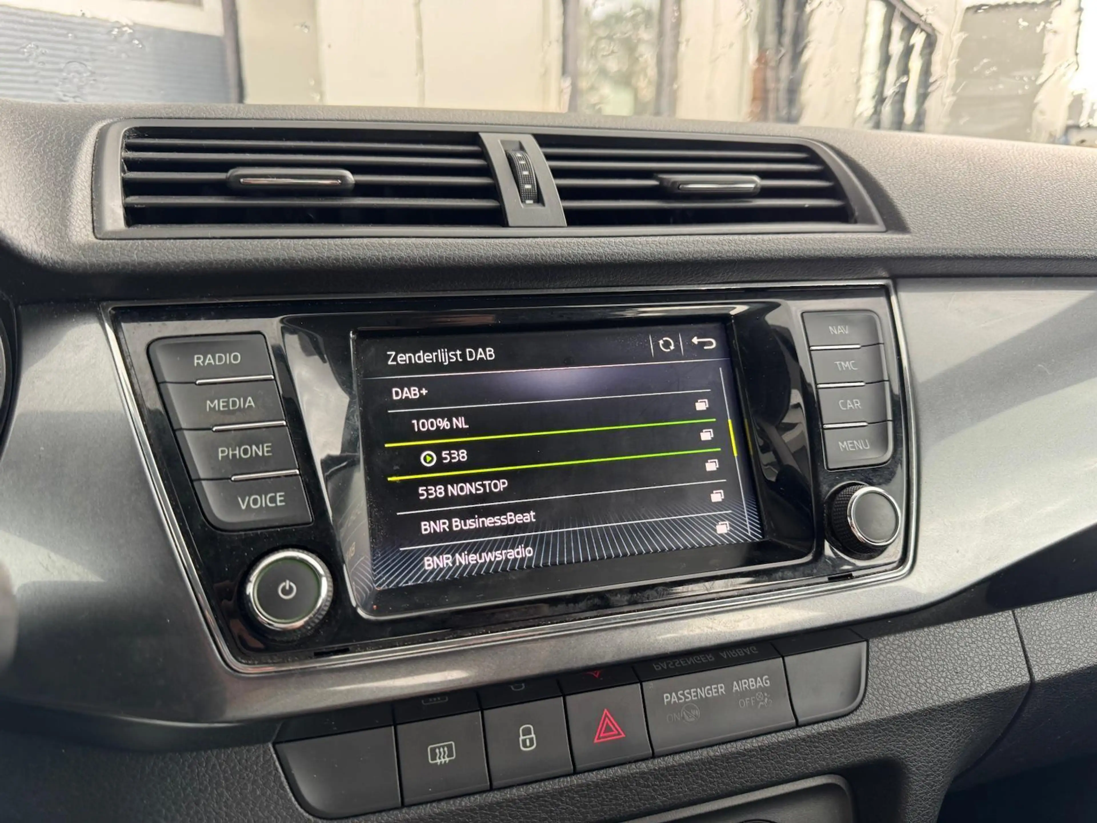 Skoda Fabia Combi 1.0 TSI Business Edition | CarPlay | Trekhaa — photo 17