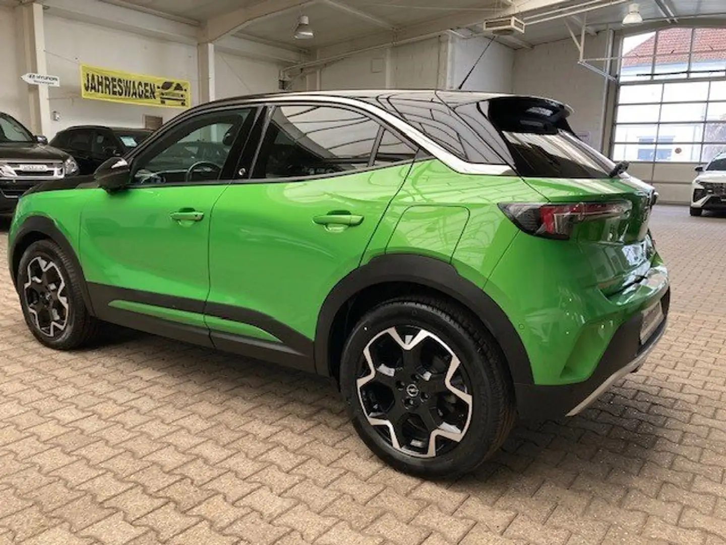 Opel Mokka e Ultimate Grün - 2